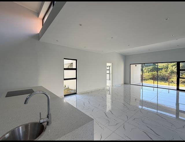 4 BEDROOM HOUSE FOR SALE IN PALM LAKES ESTATE